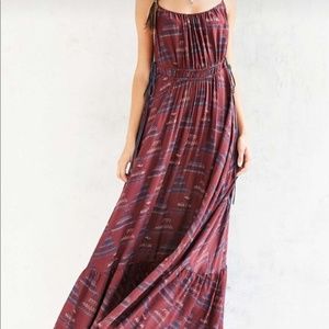 UO Ecote Triforce Waist Maxi Dress - Large
